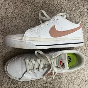Nike Court Legacy